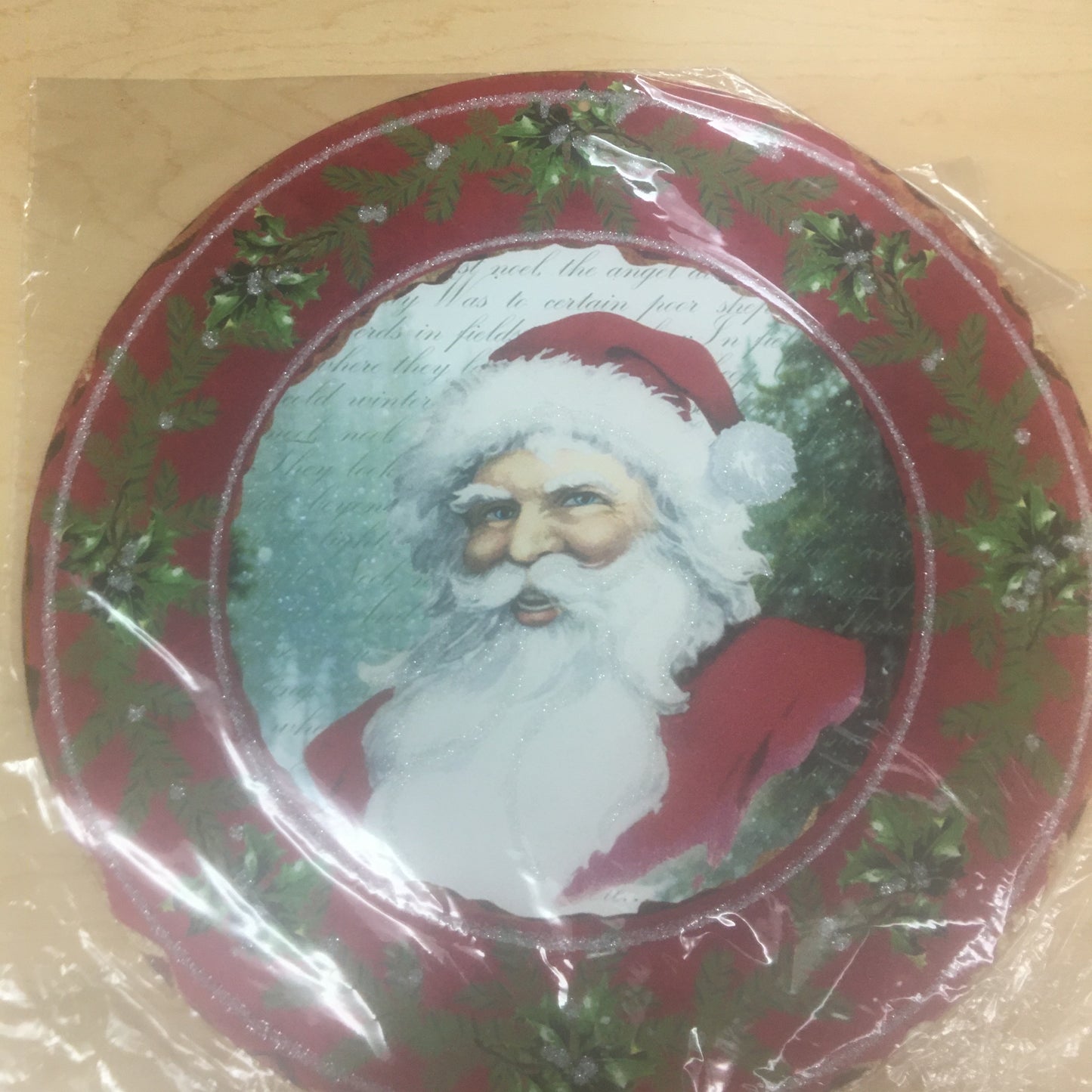 MD0740 12" Round Embossed Santa Sign