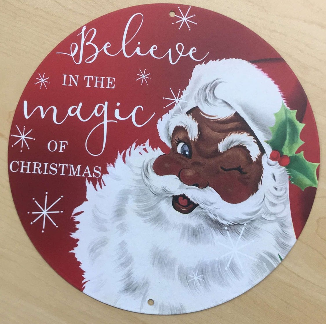 MD1257  8"Dia Tin Believe In The Magic Santa Sign Red/White/Brn