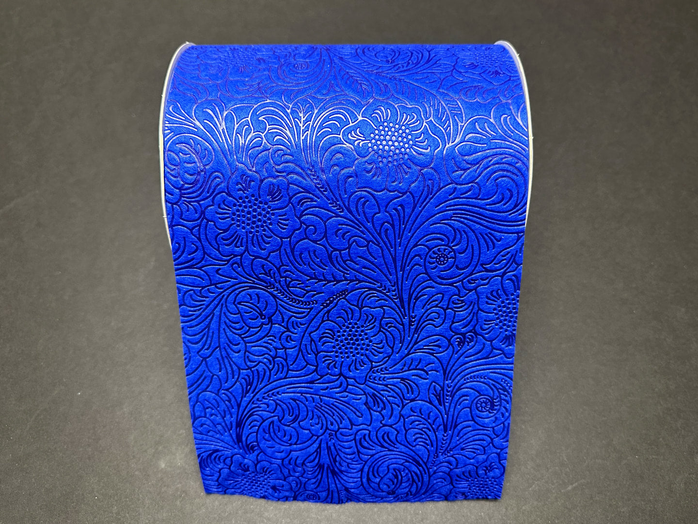 4246-06-25   6"x25YDS    Embossed Flower Hot Cut Edge   Royal Blue